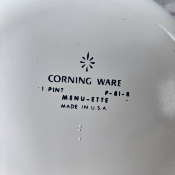 Corning Ware P-81-B Plain White Baking Dish Sauce Pan 1 Pint No Lid Vintage - Picture 2 of 4